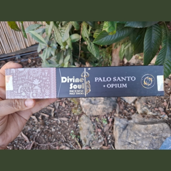 PALO SANTO & OPIUM